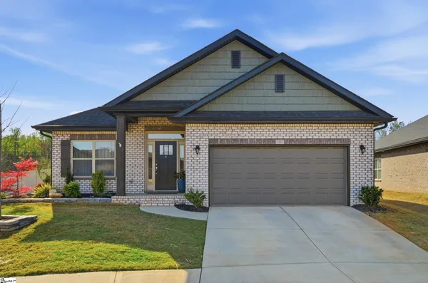 $435,000 | 1 Woodcross Drive, Simpsonville, SC 29681