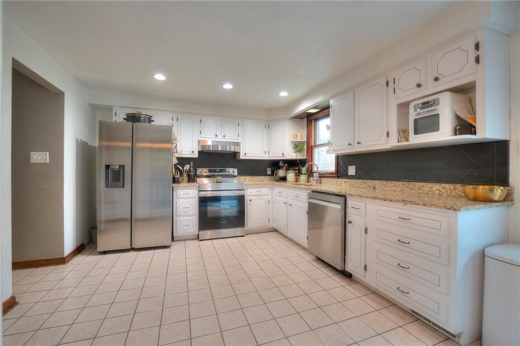 170 Eisaman Road Irwin, PA 15642 - Photo 14 of 41 Gallery Image 14