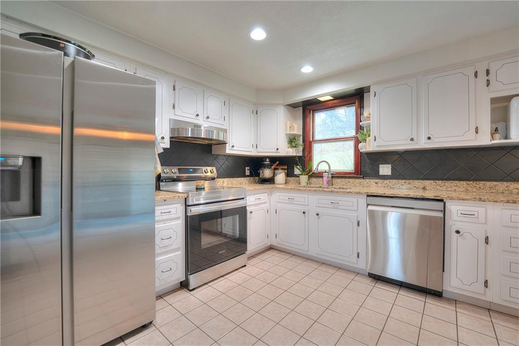 170 Eisaman Road Irwin, PA 15642 - Photo 15 of 41 Gallery Image 15