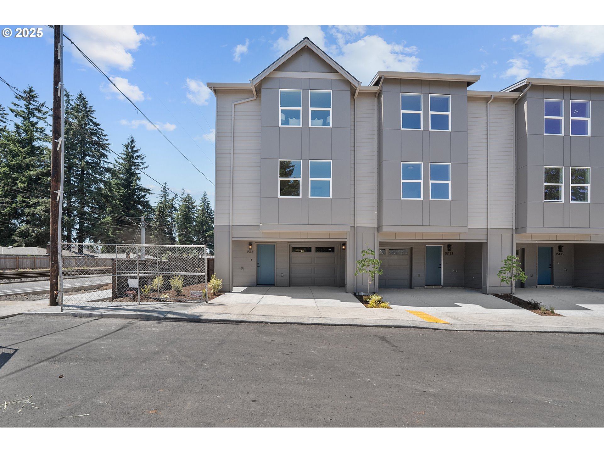 15135 East Burnside Street Portland, OR 97233 - Photo 2 of 21