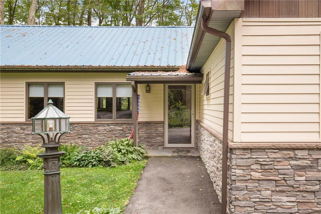 137 Wenachee Lane Indian Lake, PA 15926 - Photo 4 of 50