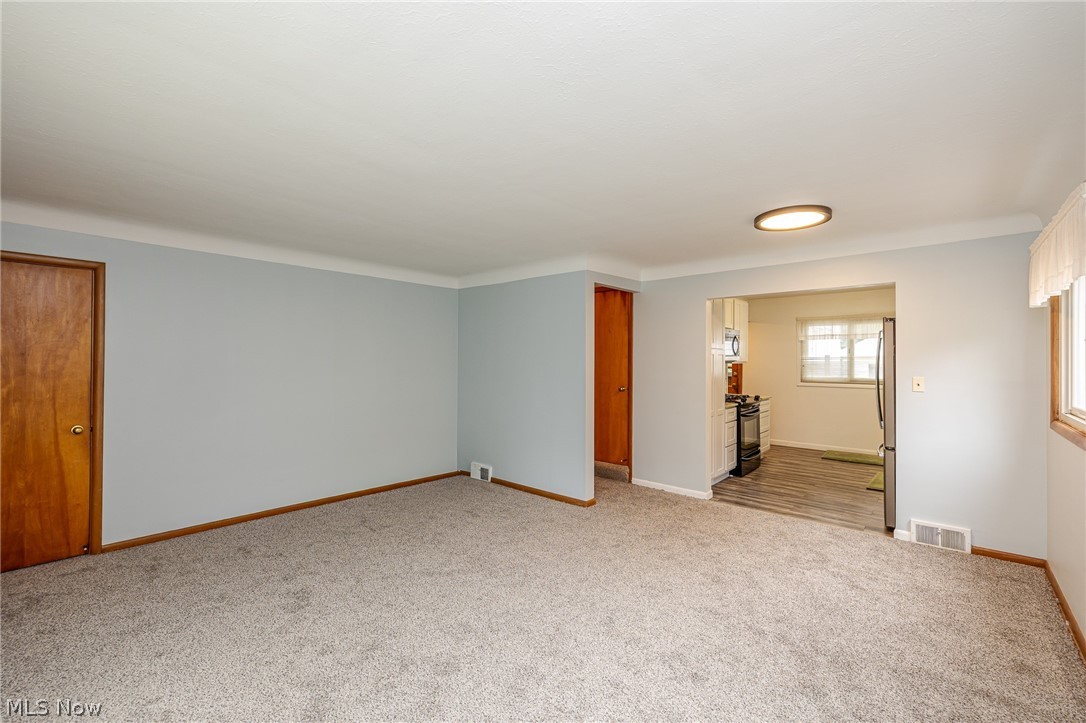 5670 Cherokee Road Cleveland, OH 44124 - Photo 6 of 37
