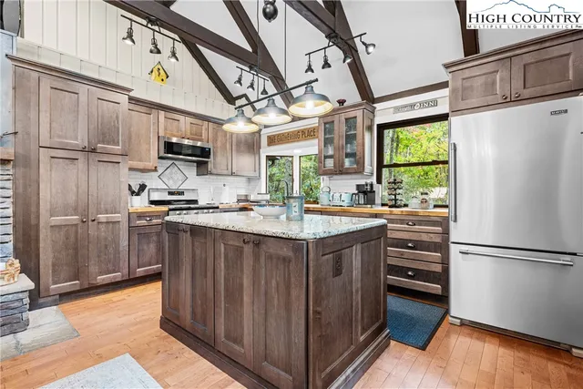 $575,000 | 713 Pine Ridge Road, Beech Mountain, NC 28604