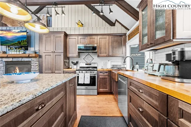 $575,000 | 713 Pine Ridge Road, Beech Mountain, NC 28604