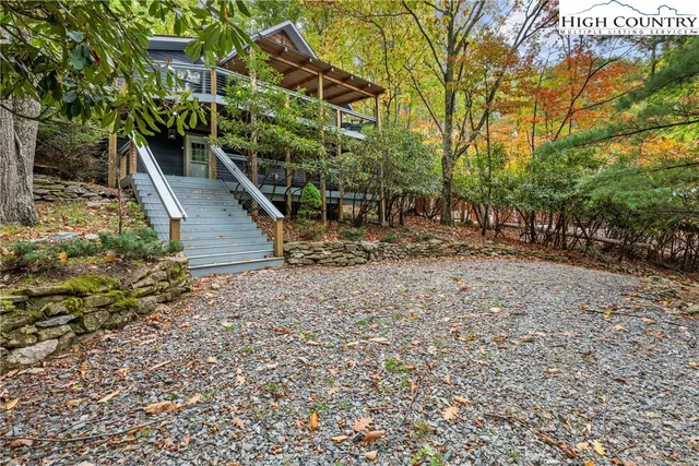 $575,000 | 713 Pine Ridge Road, Beech Mountain, NC 28604
