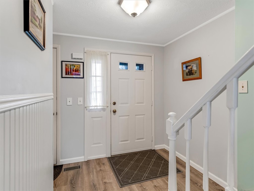 88 Devonshire Circle Penfield, NY 14526 - Photo 3 of 36