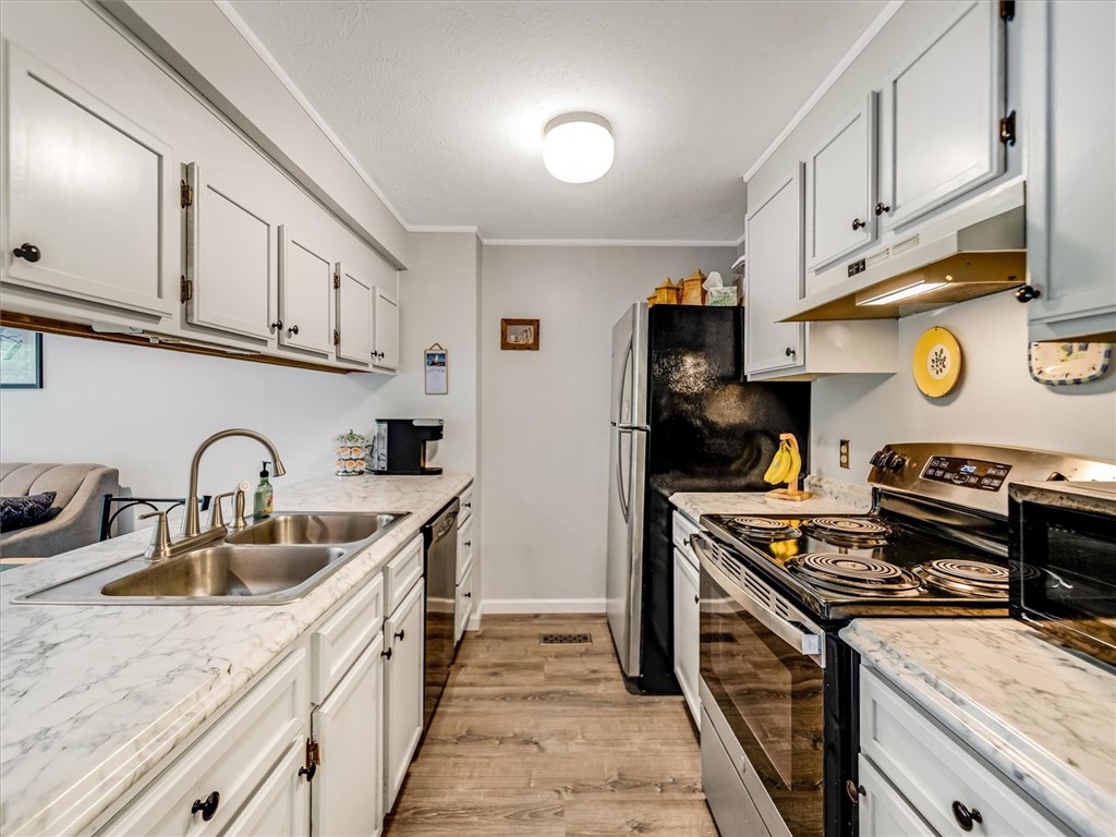 88 Devonshire Circle Penfield, NY 14526 - Photo 7 of 36