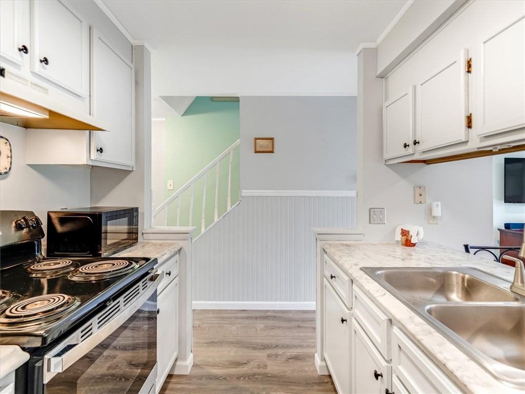 88 Devonshire Circle Penfield, NY 14526 - Photo 9 of 36 Clean as a whistle kitchen!