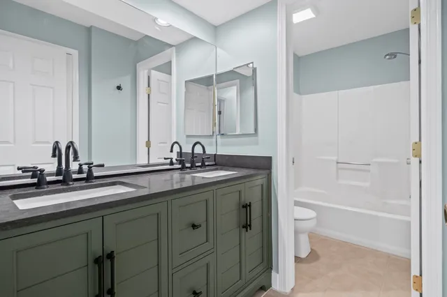 $2,500 | 1725 Pickwick Lane, Glenview, IL 60026