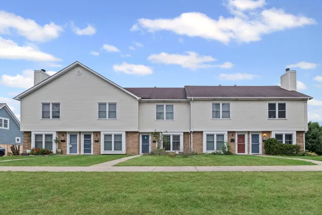 $2,500 | 1725 Pickwick Lane, Glenview, IL 60026