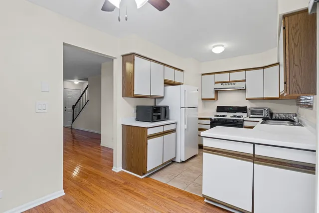 $2,500 | 1725 Pickwick Lane, Glenview, IL 60026