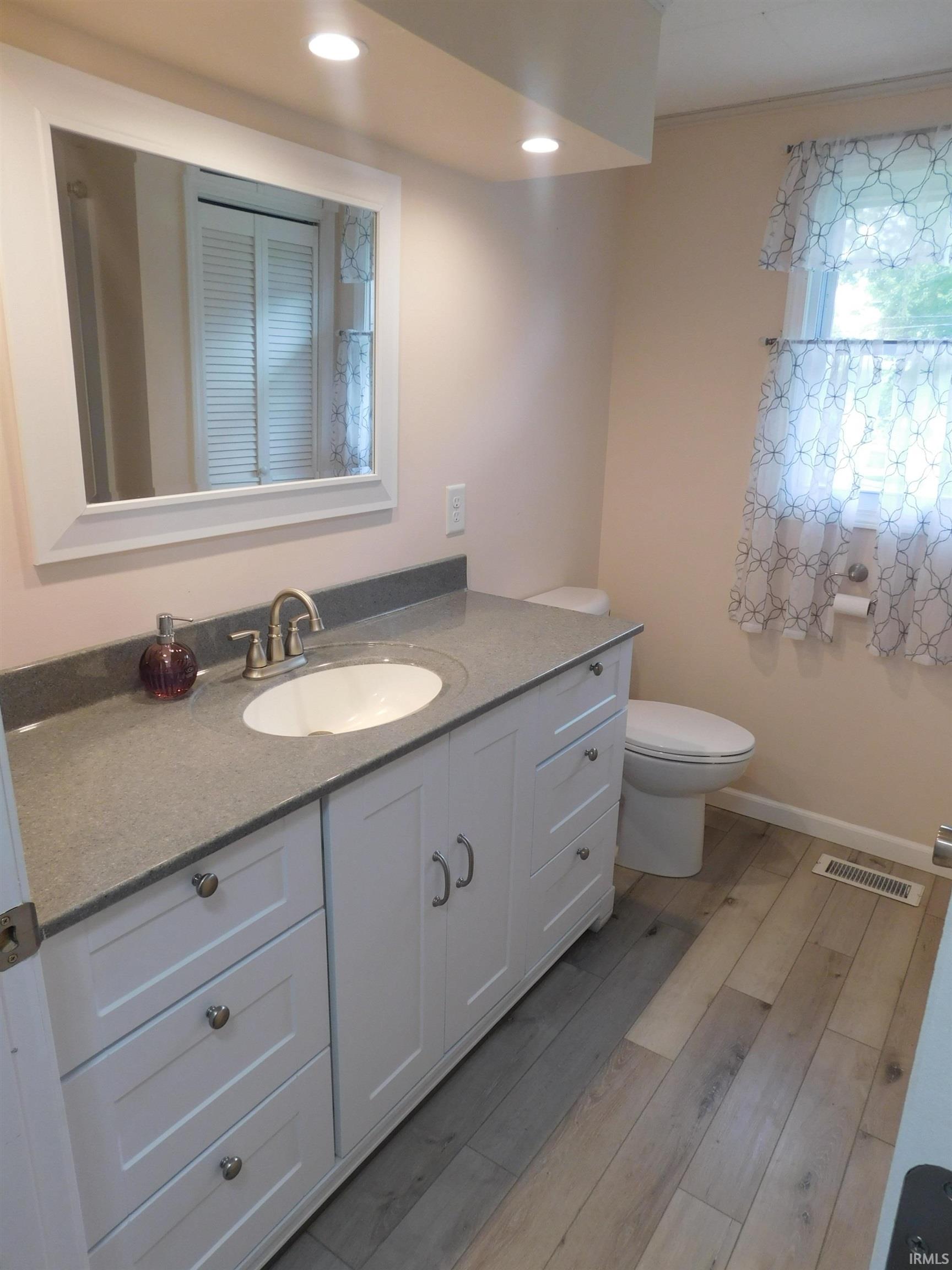 7531 West Crystal Lake Road Warsaw, IN 46580 - Photo 16 of 28