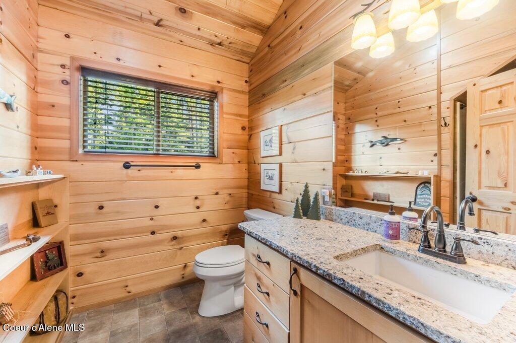 627 Gray Wolf Road Moyie Springs, ID 83845 - Photo 23 of 39 Loft Bathroom
