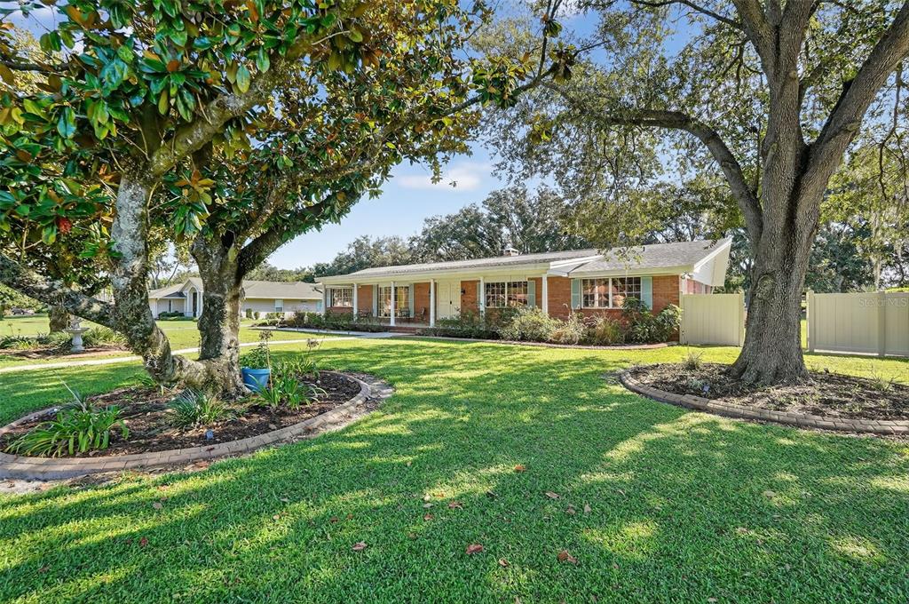 639 Howard Avenue Lakeland, FL 33815 - Photo 5 of 63