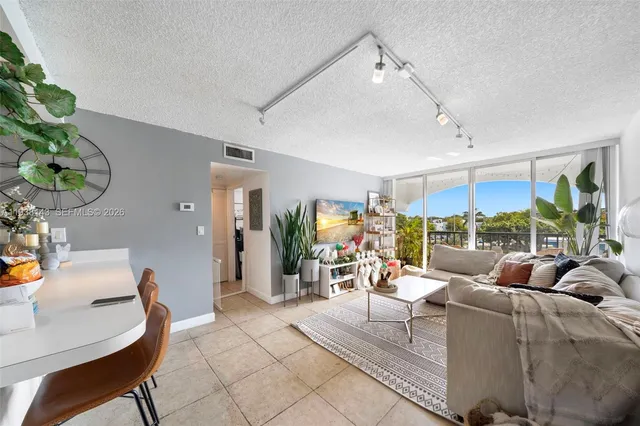 $2,450 | 2150 Southwest 16th Avenue, Unit 402, Miami, FL 33145