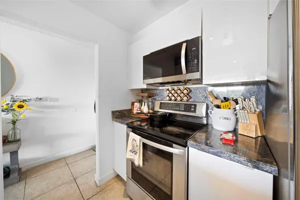$2,400 | 2150 Southwest 16th Avenue, Unit 402, Miami, FL 33145