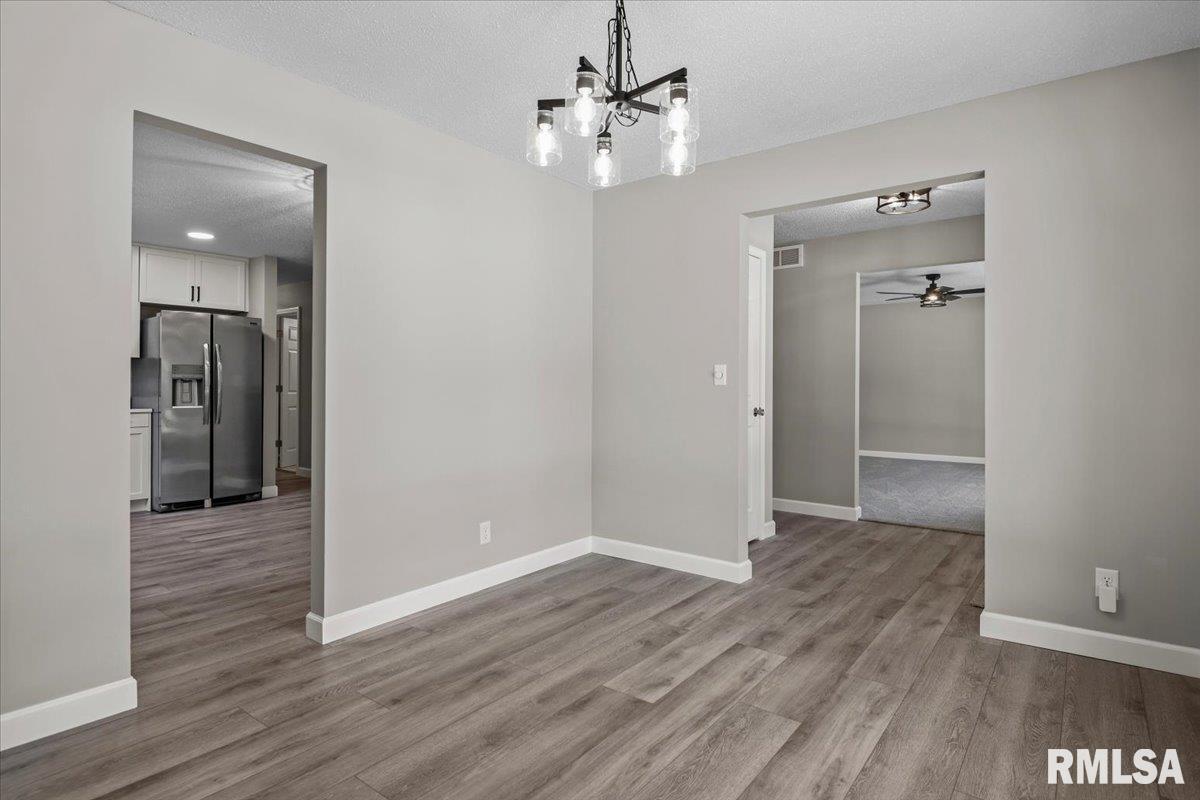 2320 Lindbergh Boulevard Springfield, IL 62704 - Photo 9 of 36
