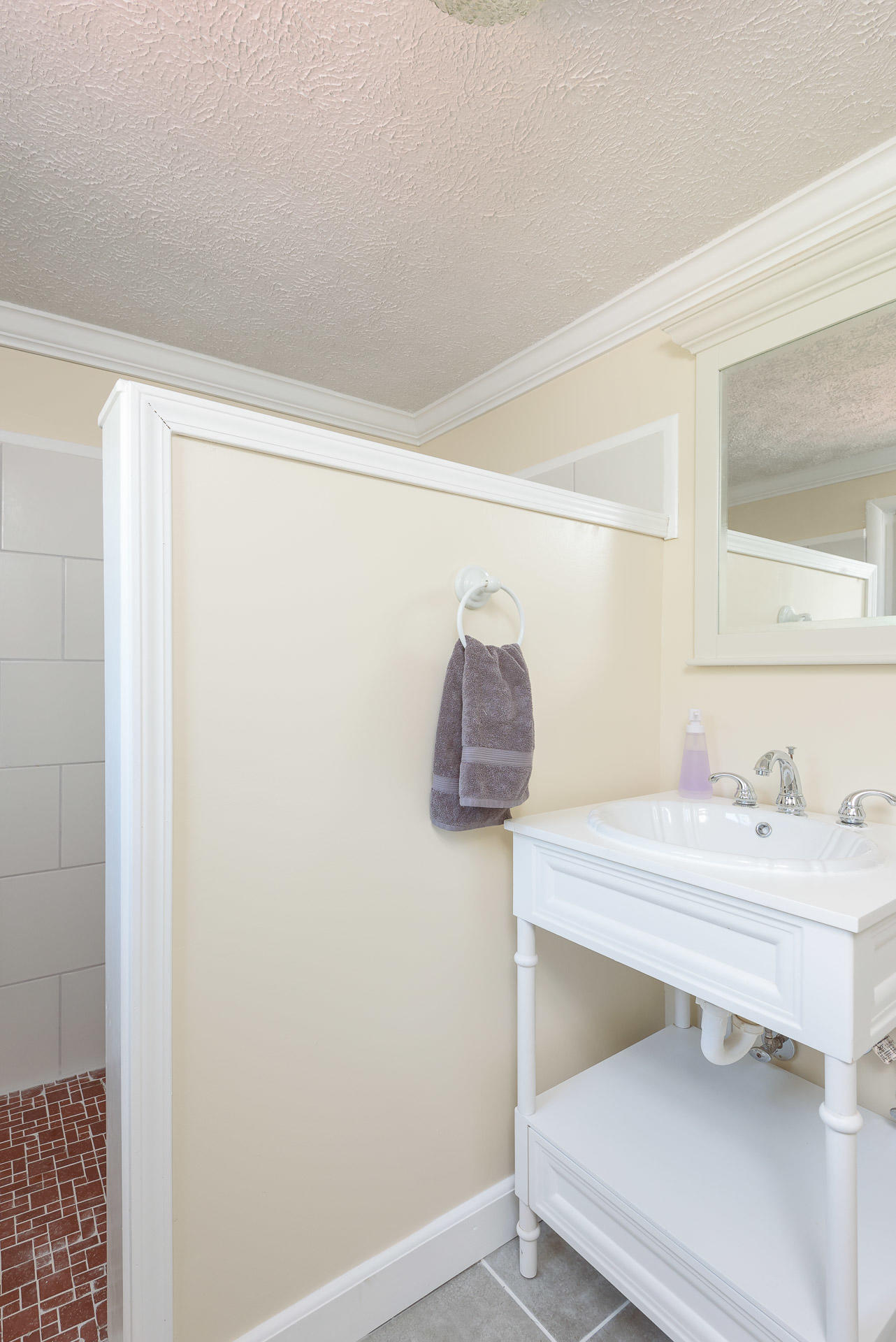 7624 Harper Road Hixson, TN 37343 - Photo 20 of 31 Guest Bath