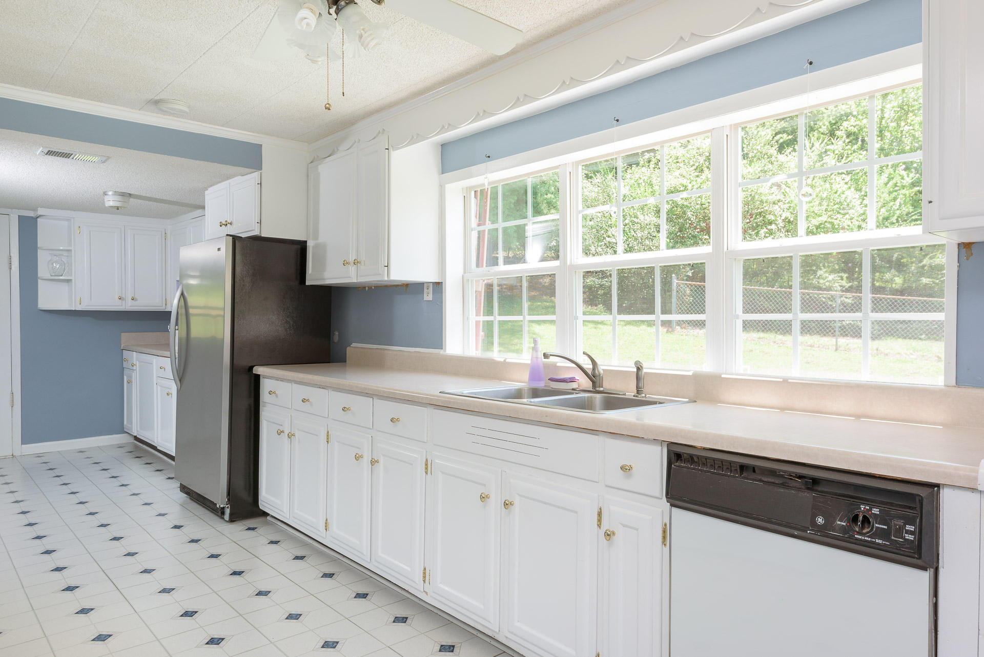 7624 Harper Road Hixson, TN 37343 - Photo 7 of 31 Kitchen