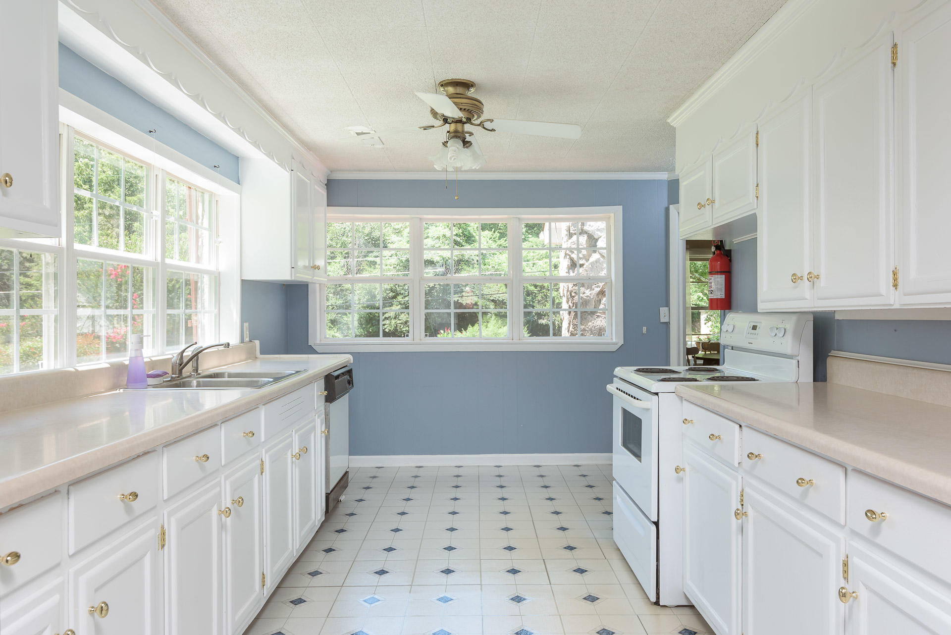7624 Harper Road Hixson, TN 37343 - Photo 8 of 31 Kitchen