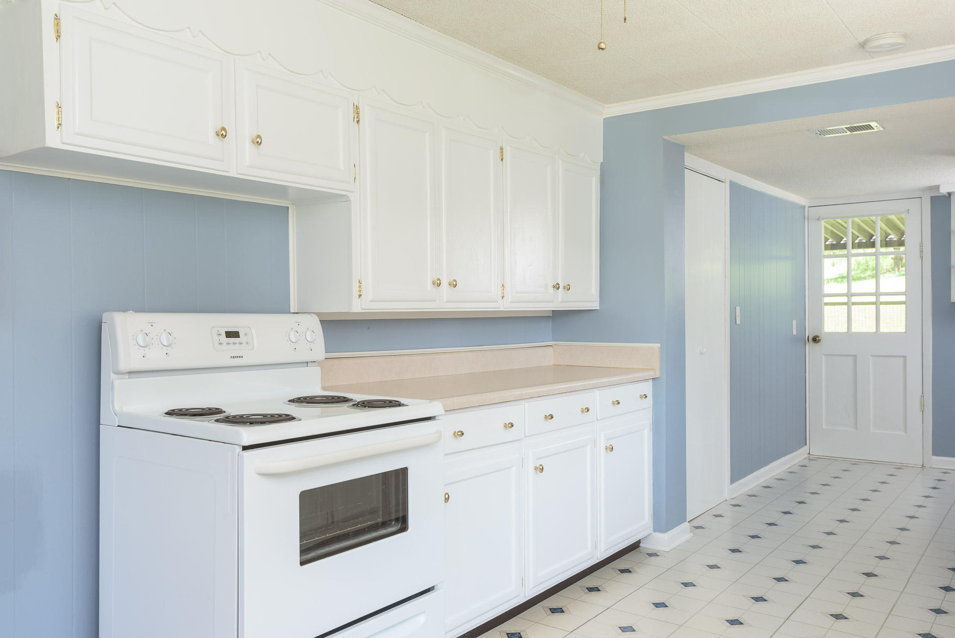 7624 Harper Road Hixson, TN 37343 - Photo 9 of 31 Kitchen