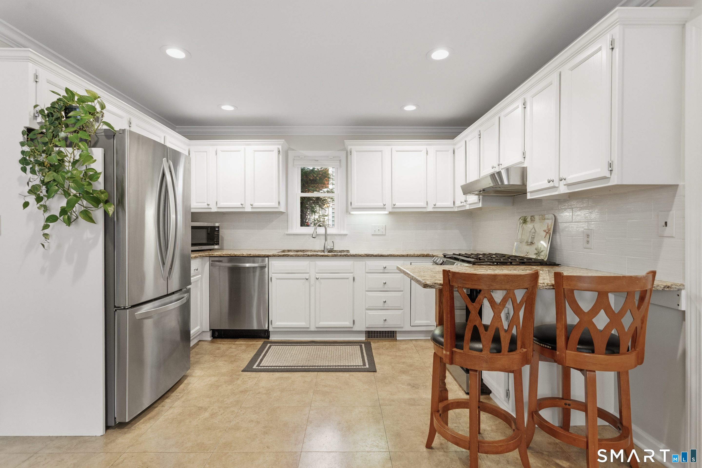116 Stuart Avenue Norwalk, CT 06850 - Photo 5 of 31