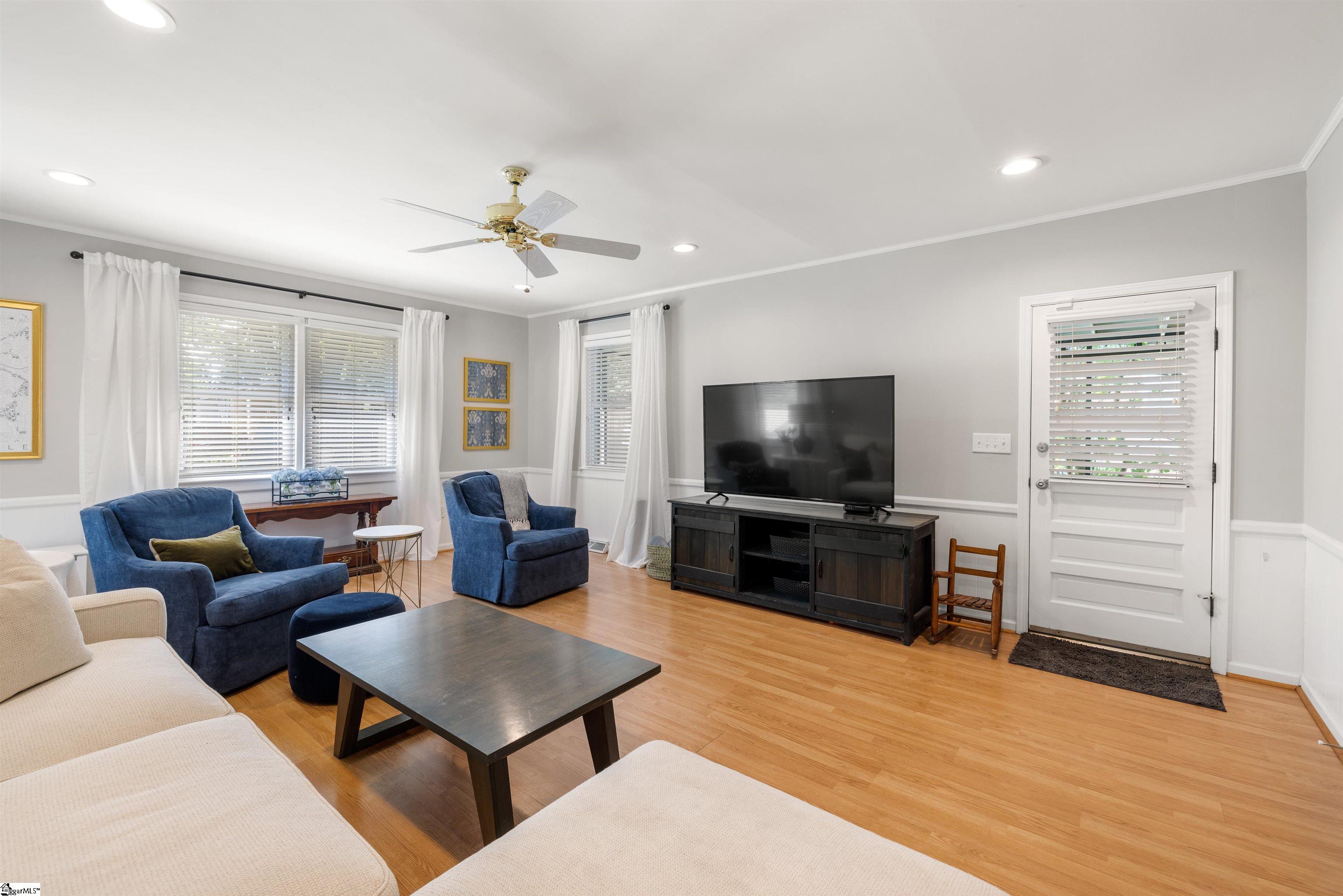 1038 East Perry Road Greenville, SC 29609 - Photo 19 of 30 Gallery Image 19