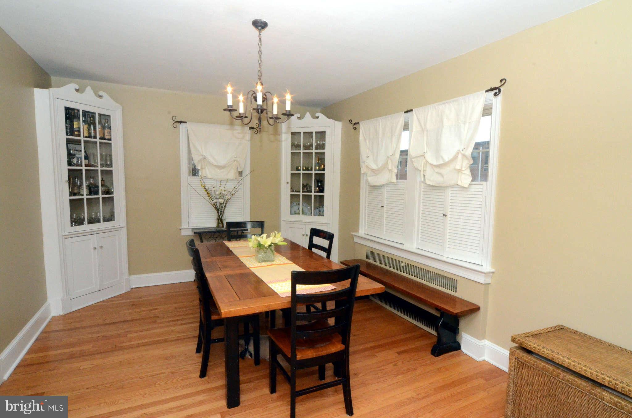 426 Hopkins Road Baltimore, MD 21212 - Photo 5 of 30 a dining room with furniture and window