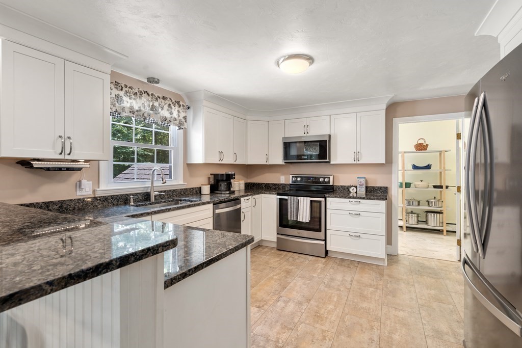 10 Oak Hill Road Mendon, MA 01756 - Photo 12 of 36 Gallery Image 12