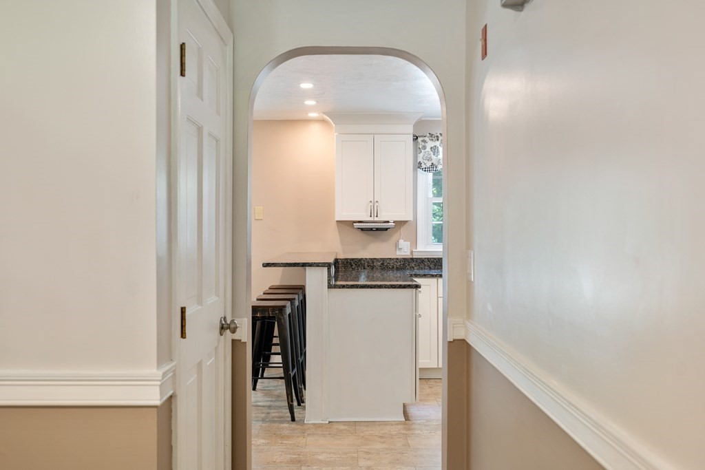 10 Oak Hill Road Mendon, MA 01756 - Photo 6 of 36 Gallery Image 6