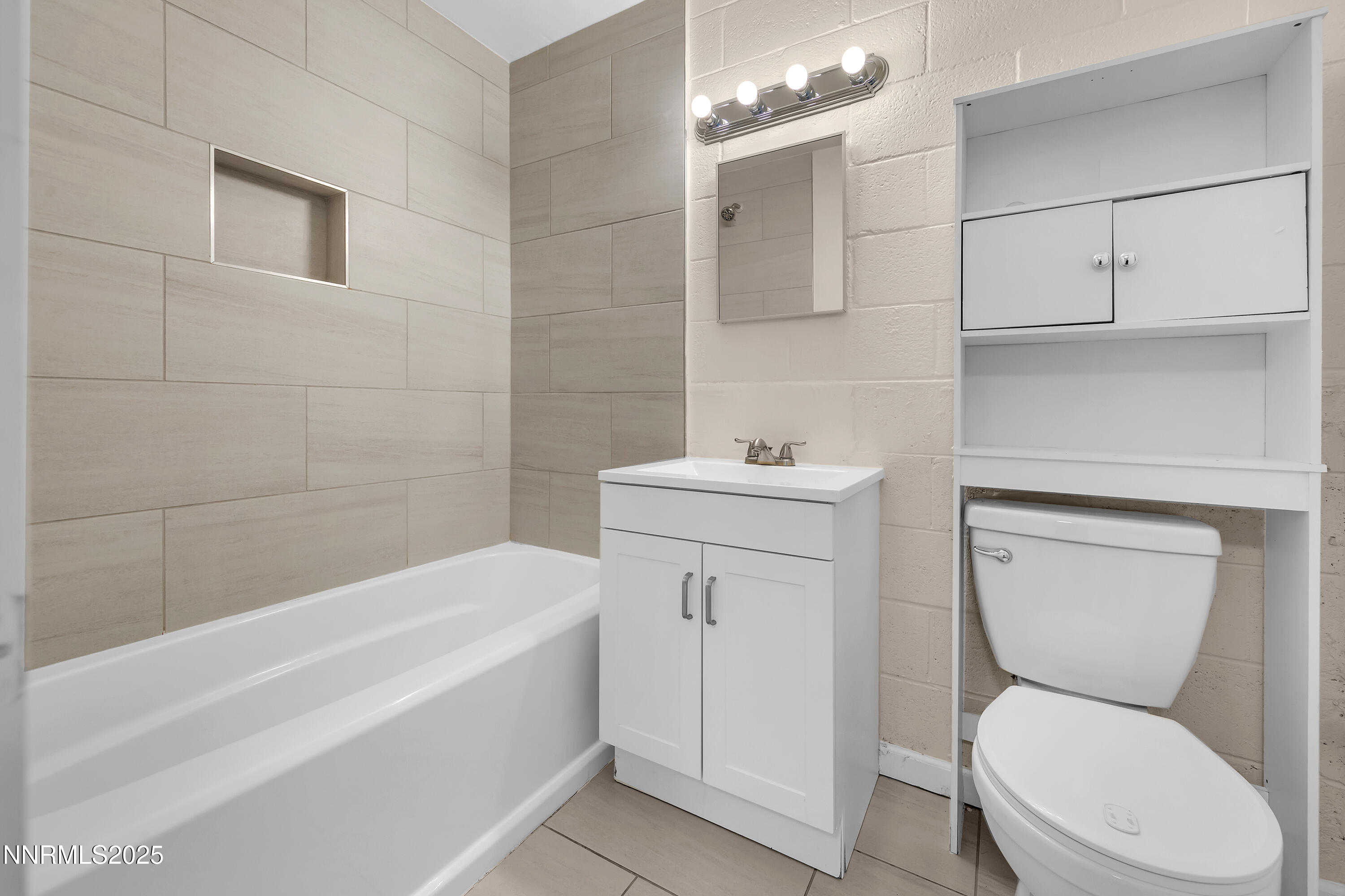 12190 Rocky Mountain Street Reno, NV 89506 - Photo 12 of 27 a bathroom with a toilet sink and bathtub