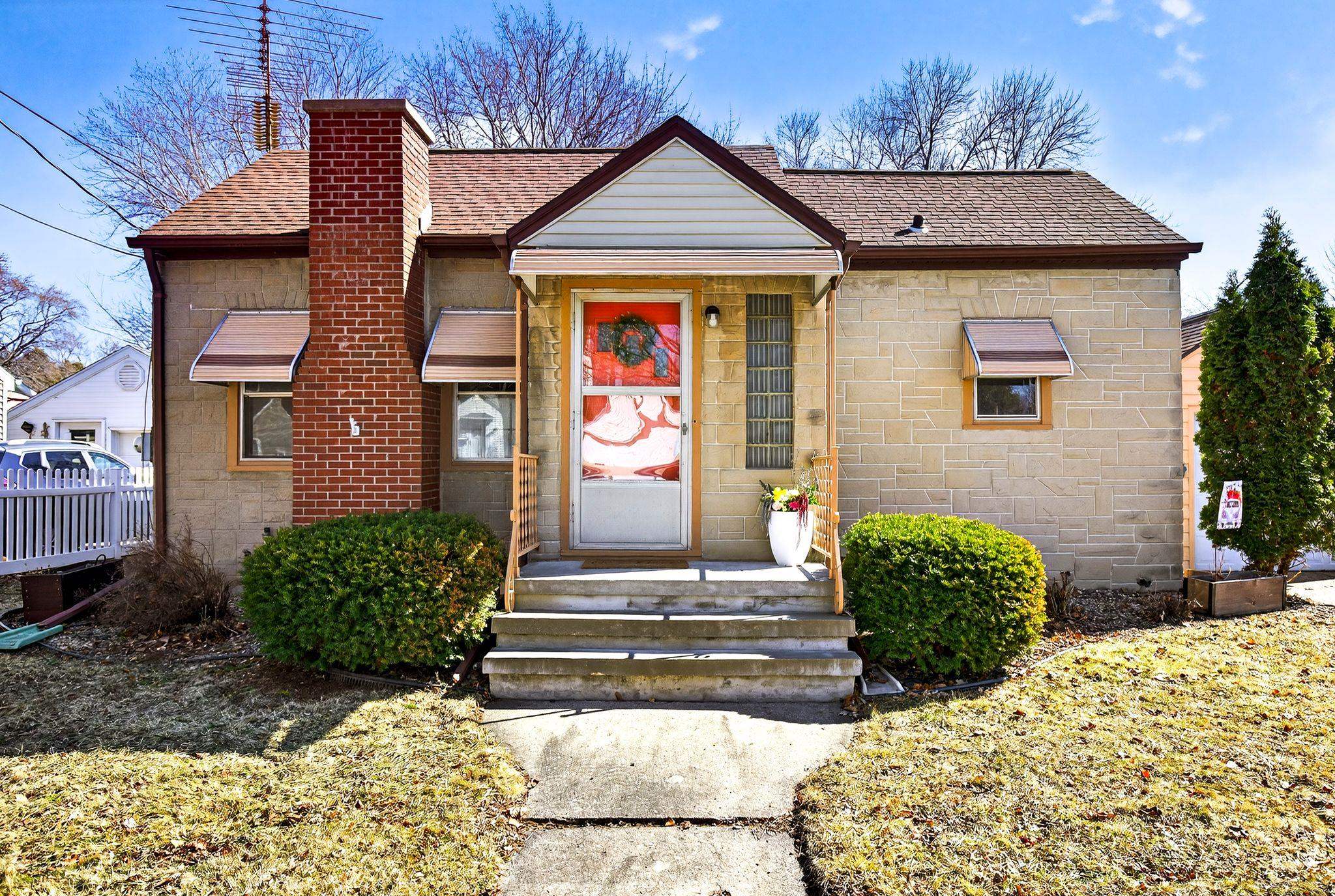 1108 North Gillett Street Appleton, WI 54914 - Photo 2 of 35