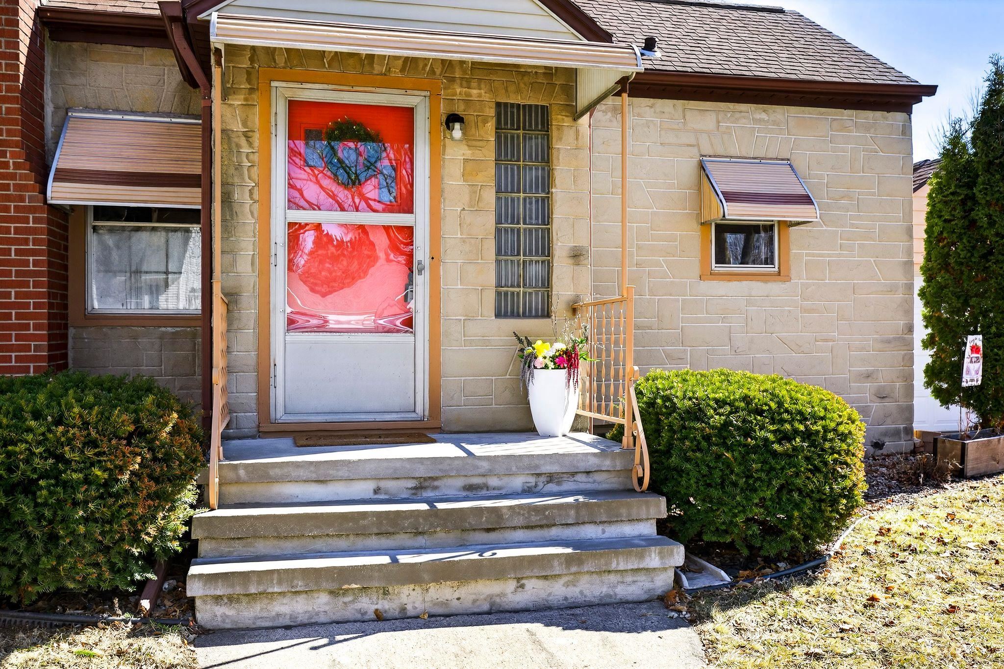 1108 North Gillett Street Appleton, WI 54914 - Photo 3 of 35