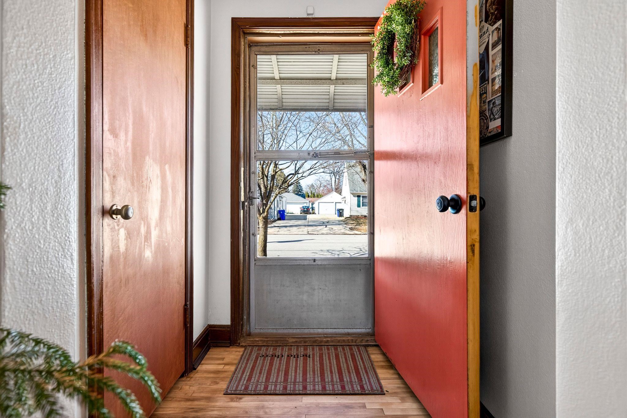 1108 North Gillett Street Appleton, WI 54914 - Photo 9 of 35