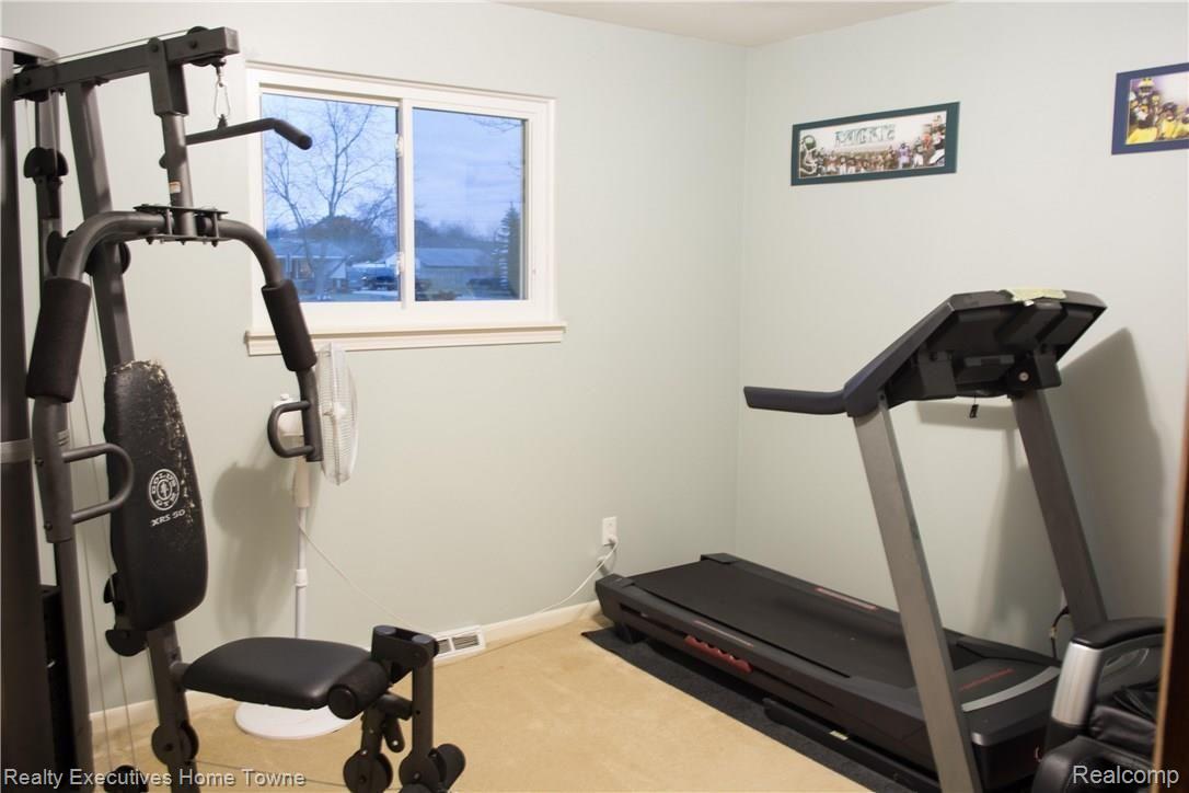 3201 Range Road Port Huron, MI 48060 - Photo 13 of 26 3201 N Range-0019.jpg