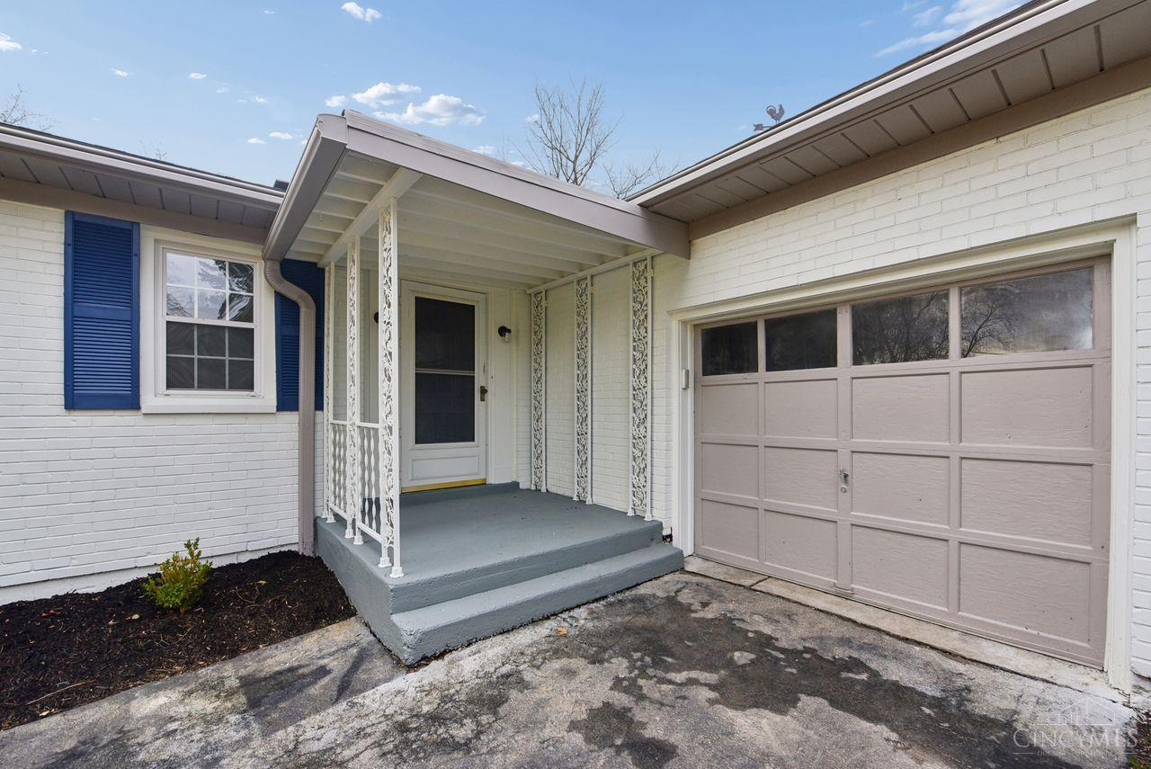 357 Meadowcrest Road Cincinnati, OH 45231 - Photo 5 of 61