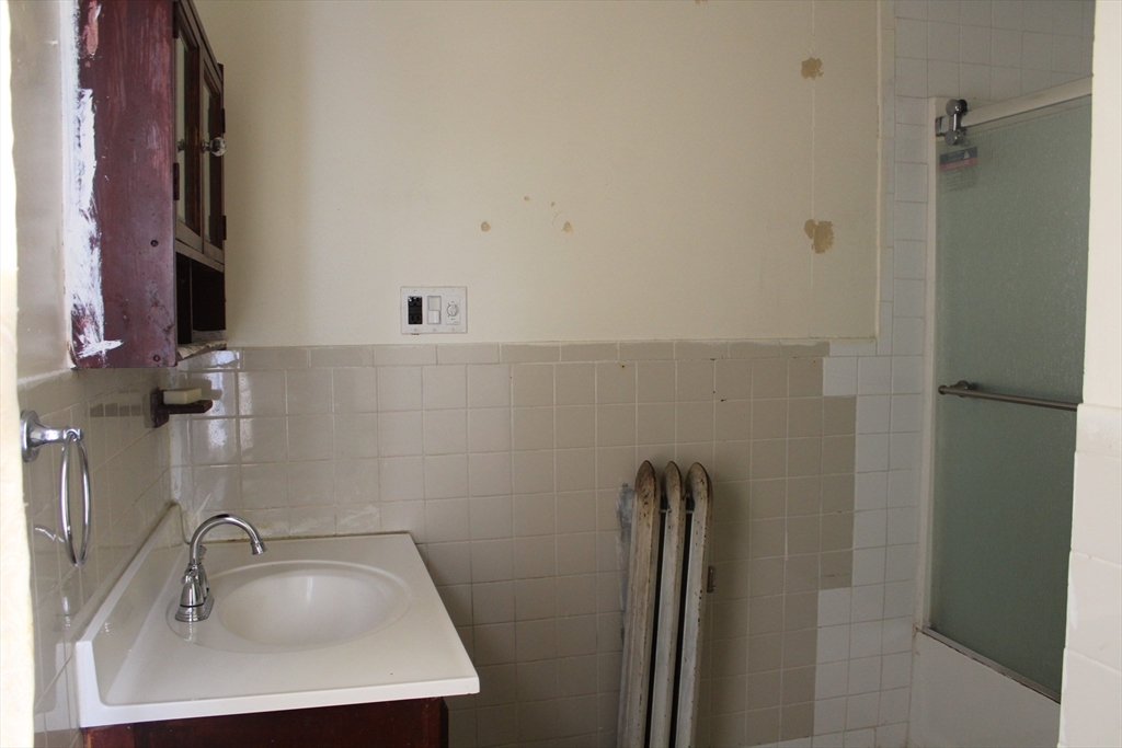 38 Fisk Avenue Somerville, MA 02145 - Photo 10 of 13