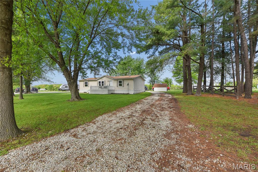 63 Pinnacle Lake Road New Florence, MO 63363 - Photo 2 of 23
