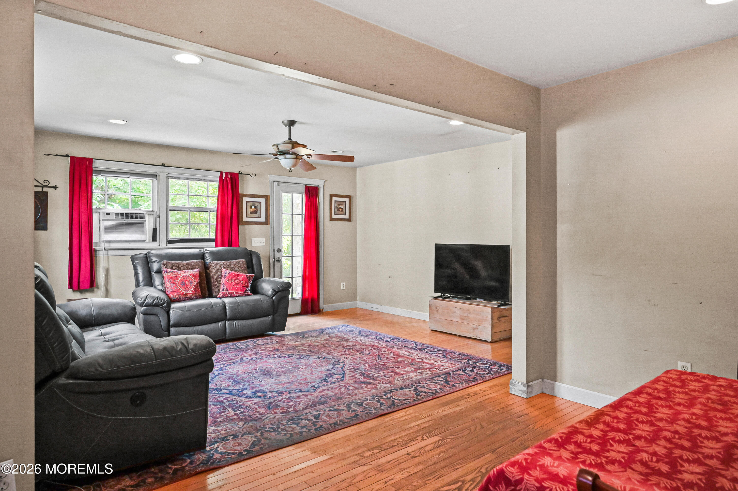 317 Edgeview Road Keyport, NJ 07735 - Photo 3 of 19 317_edgeview_rd_013