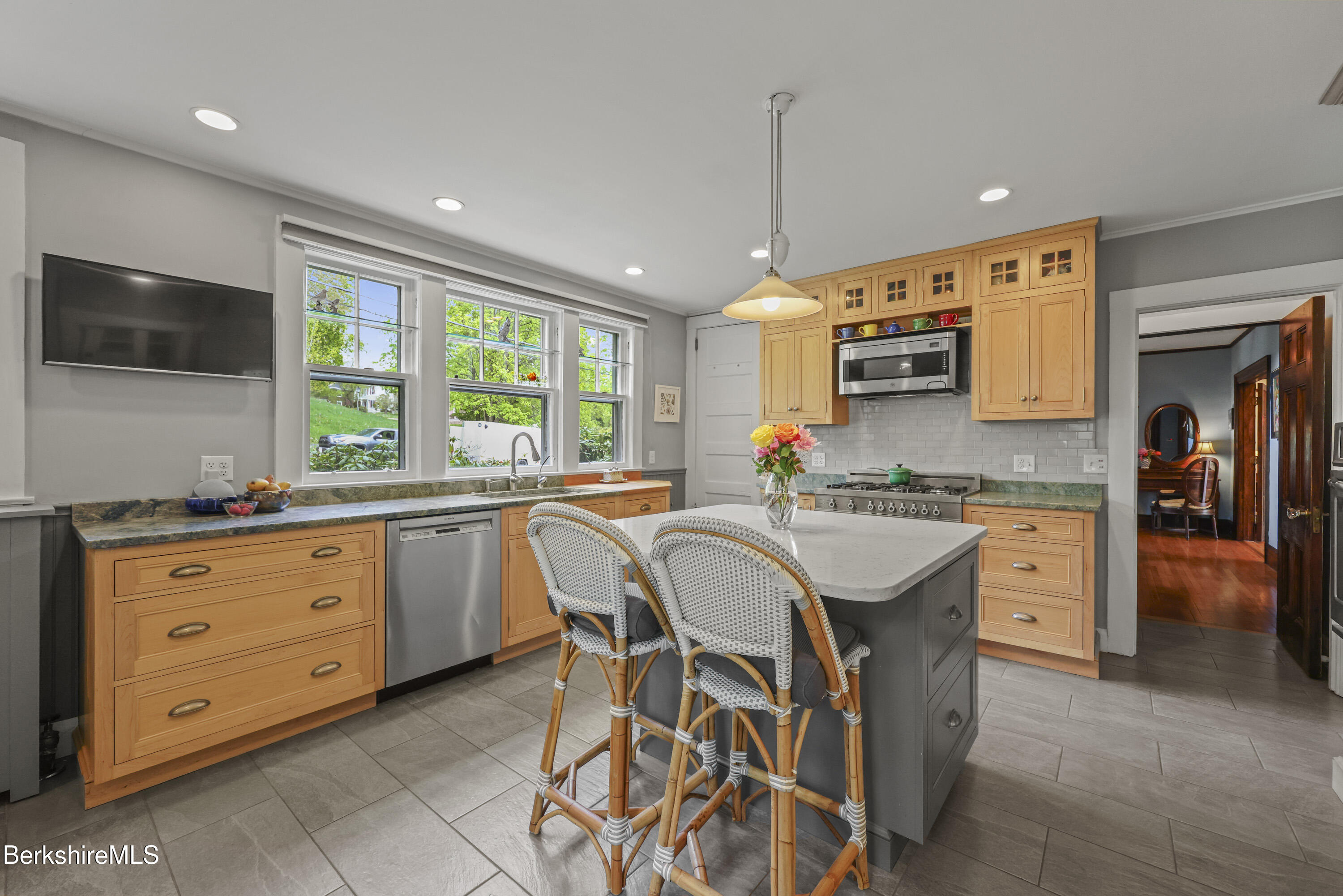 68 Colt Road Pittsfield, MA 01201 - Photo 21 of 49 Kitchen