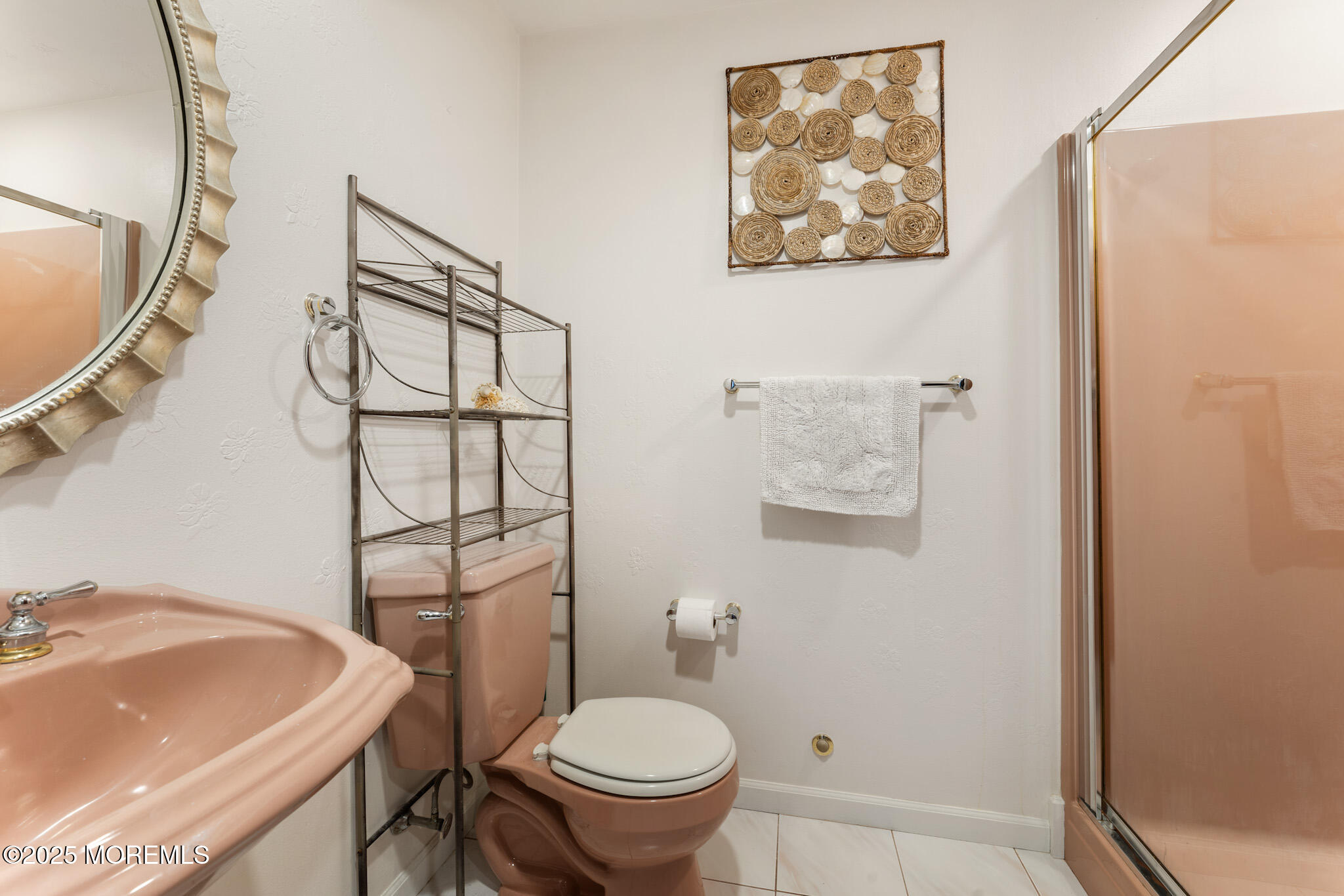 4 Yorkshire Drive Jackson, NJ 08527 - Photo 33 of 58 a bathroom with a toilet a sink and a mirror