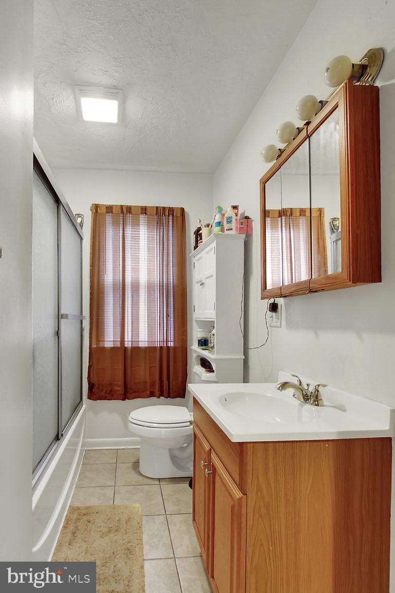 2144 Fineview Road York, PA 17406 - Photo 7 of 14 Bathroom