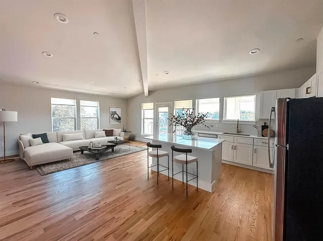 $2,100 | 6283 La Vista Drive, Unit 301, Dallas, TX 75214