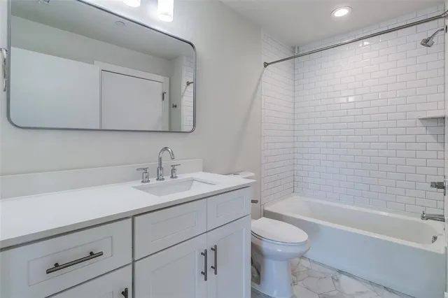 $2,100 | 6283 La Vista Drive, Unit 301, Dallas, TX 75214