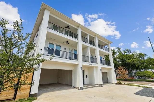 $2,100 | 6283 La Vista Drive, Unit 301, Dallas, TX 75214