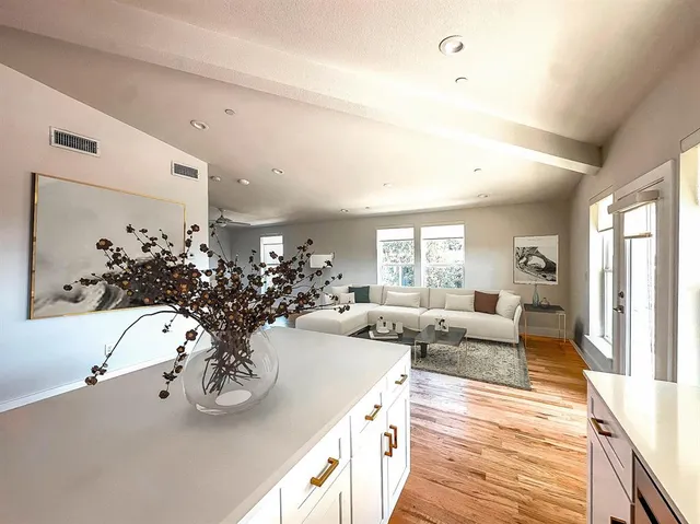 $2,100 | 6283 La Vista Drive, Unit 301, Dallas, TX 75214