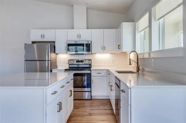 $2,100 | 6283 La Vista Drive, Unit 301, Dallas, TX 75214