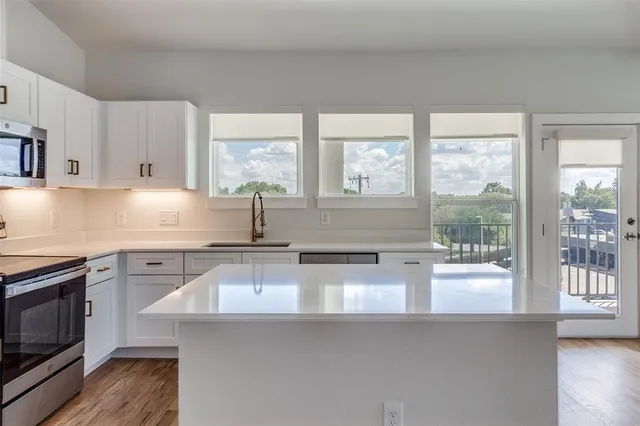 $2,100 | 6283 La Vista Drive, Unit 301, Dallas, TX 75214