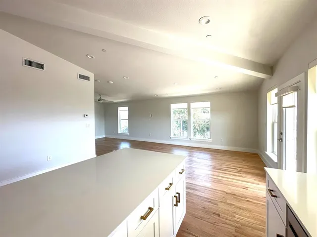 $2,100 | 6283 La Vista Drive, Unit 301, Dallas, TX 75214