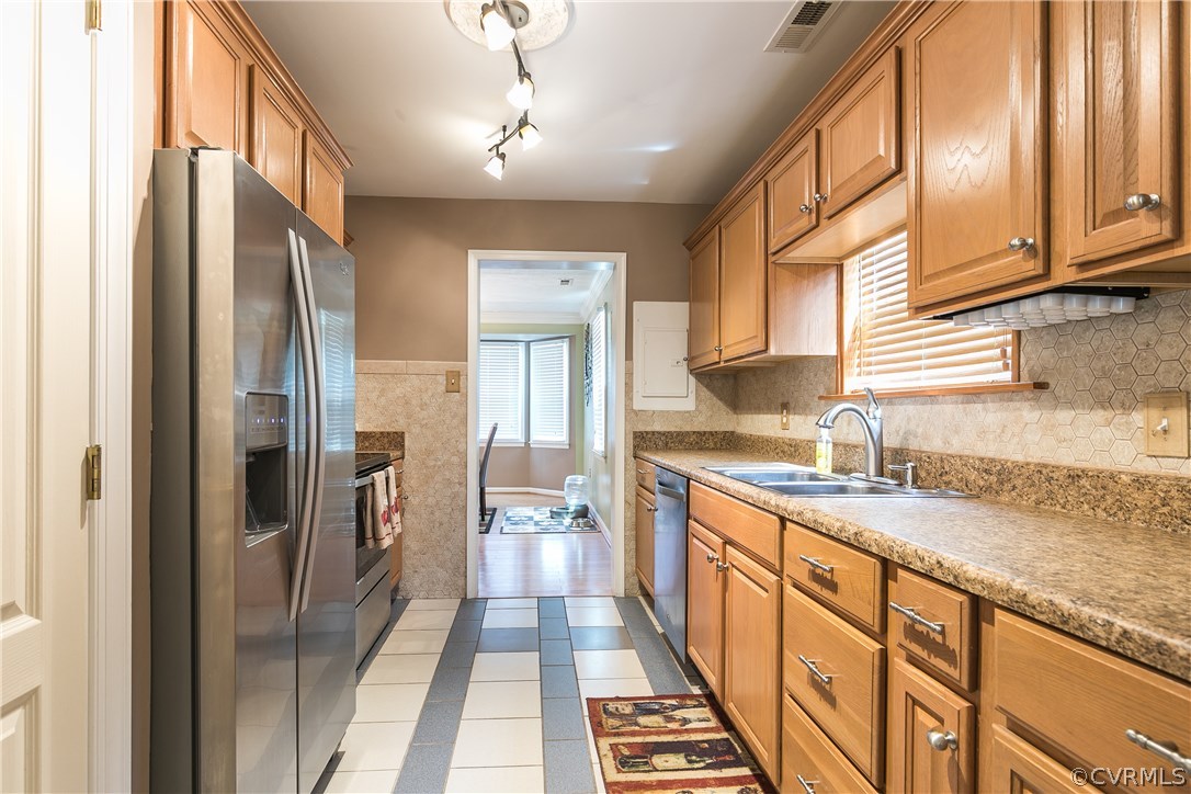 1811 Skipwith Road Henrico, VA 23229 - Photo 7 of 27 Gallery Image 7